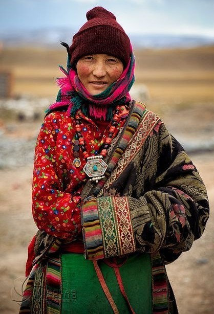 Lady Wearing a Himalayan Gau Box Necklace Lady Wearing a Himalayan Gau Box Necklace