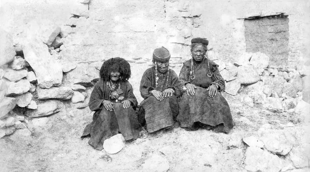 A Group of Nuns, 1903-1904 with Gau Boxes 