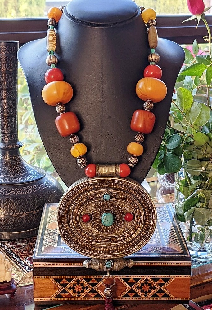 Tibetan Gau Box Necklace, Himalayan and dZi Beads Tibetan Gau Box Necklace, Himalayan and dZi Beads