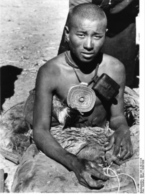 Tibetan Gau Box, Tibet Expedition Lhasa 1938, Ngolok Archive, Golok mit Gau