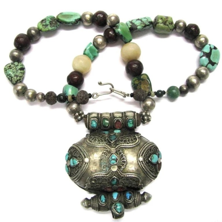 Tibetan Gau, Tibetan Heirloom Beads